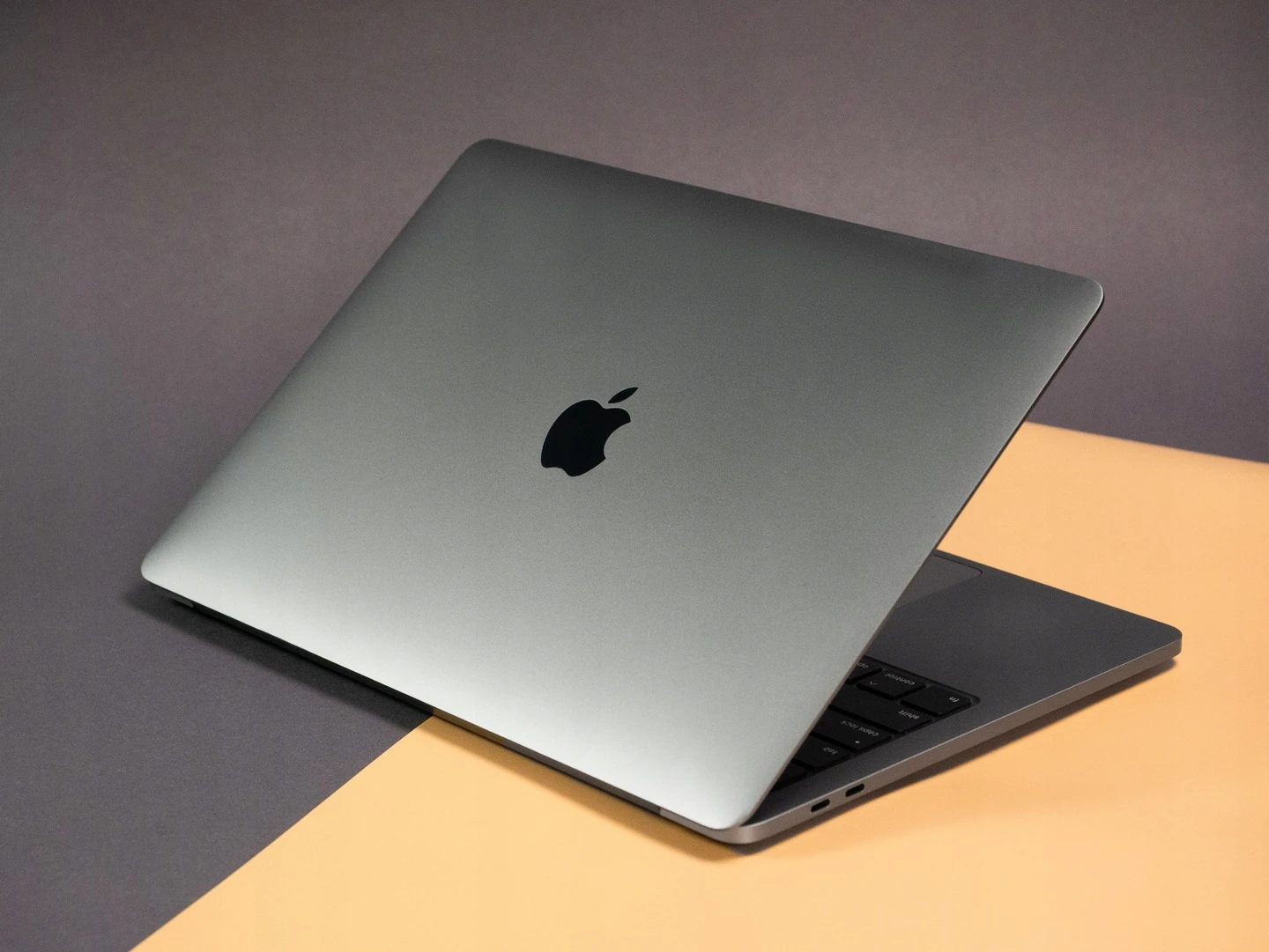 Jeden z MacBooków oferowanych w sklepie Refabryka